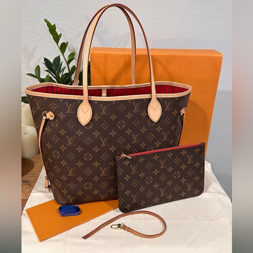 Louis Vuitton Classic Neverfull MM Brown Monogram Tote with Cherry Interior